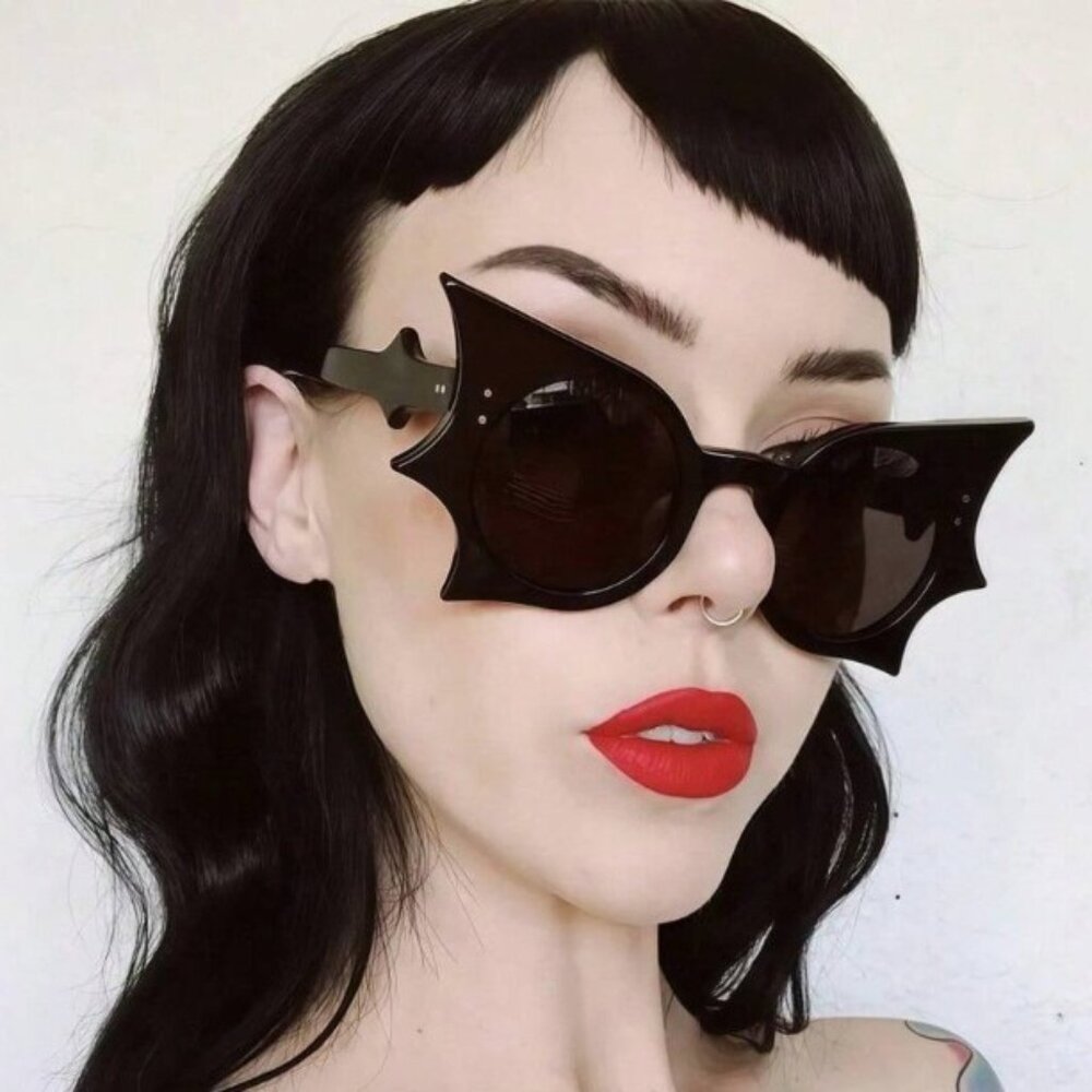 NEW Batwing Vintage-look Womens Sunglasses. Black with black lenses.